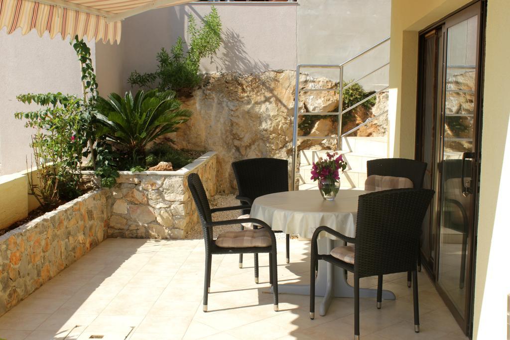 Apartments Knezak Mali Iz Exterior photo